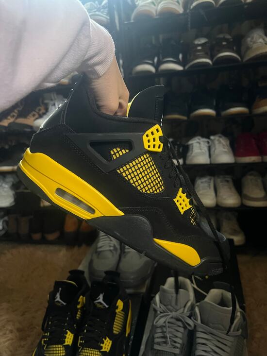 Air Jordan 4 Thunder main image 4